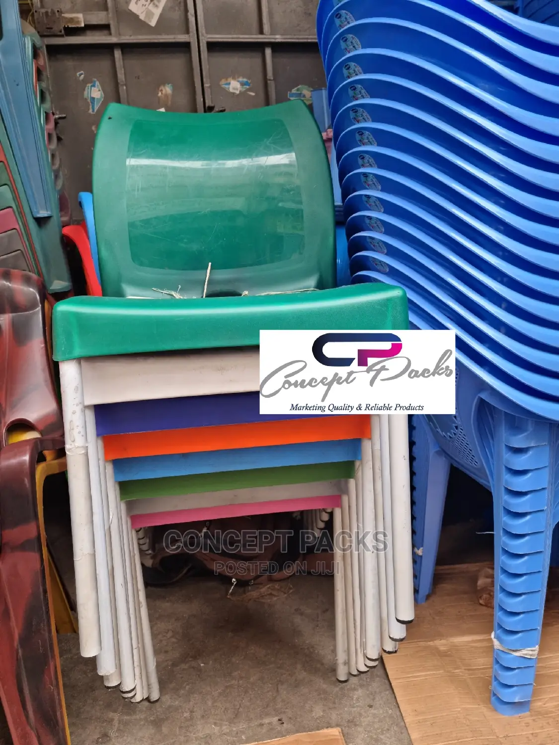 Strong Armless Comfortable Plastic Chair With Metal Tubing