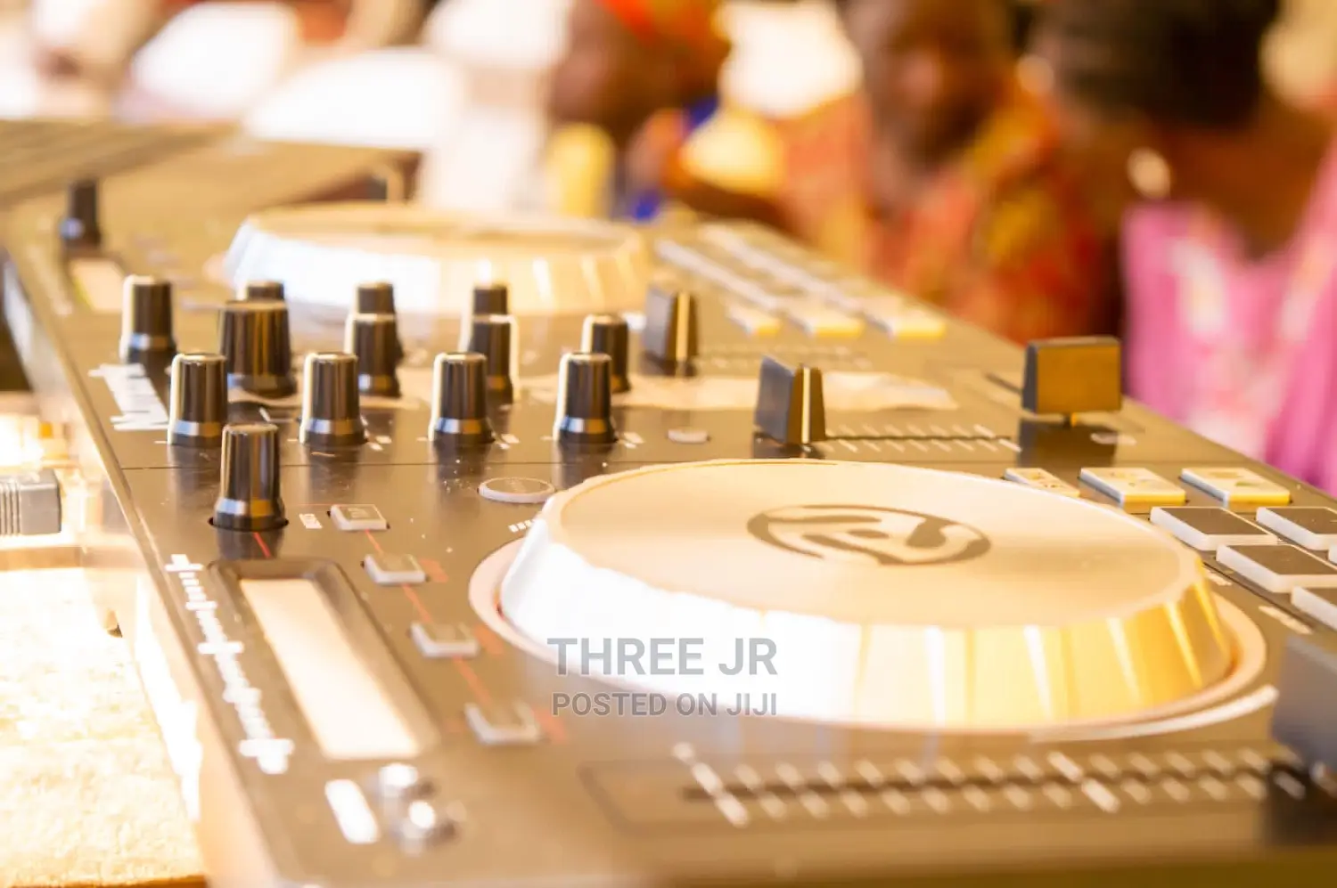 DJ Spinning Machine With Sound for Hire