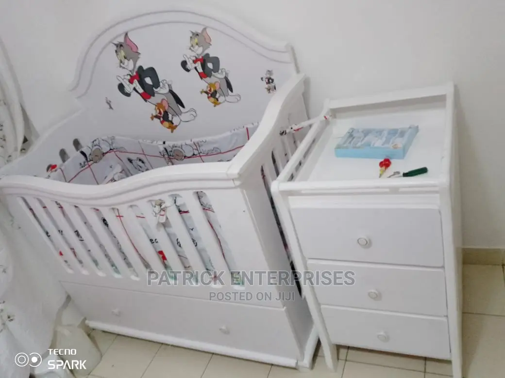 Morden Baby Cot 4 by 2.5fitts With Side Drawers