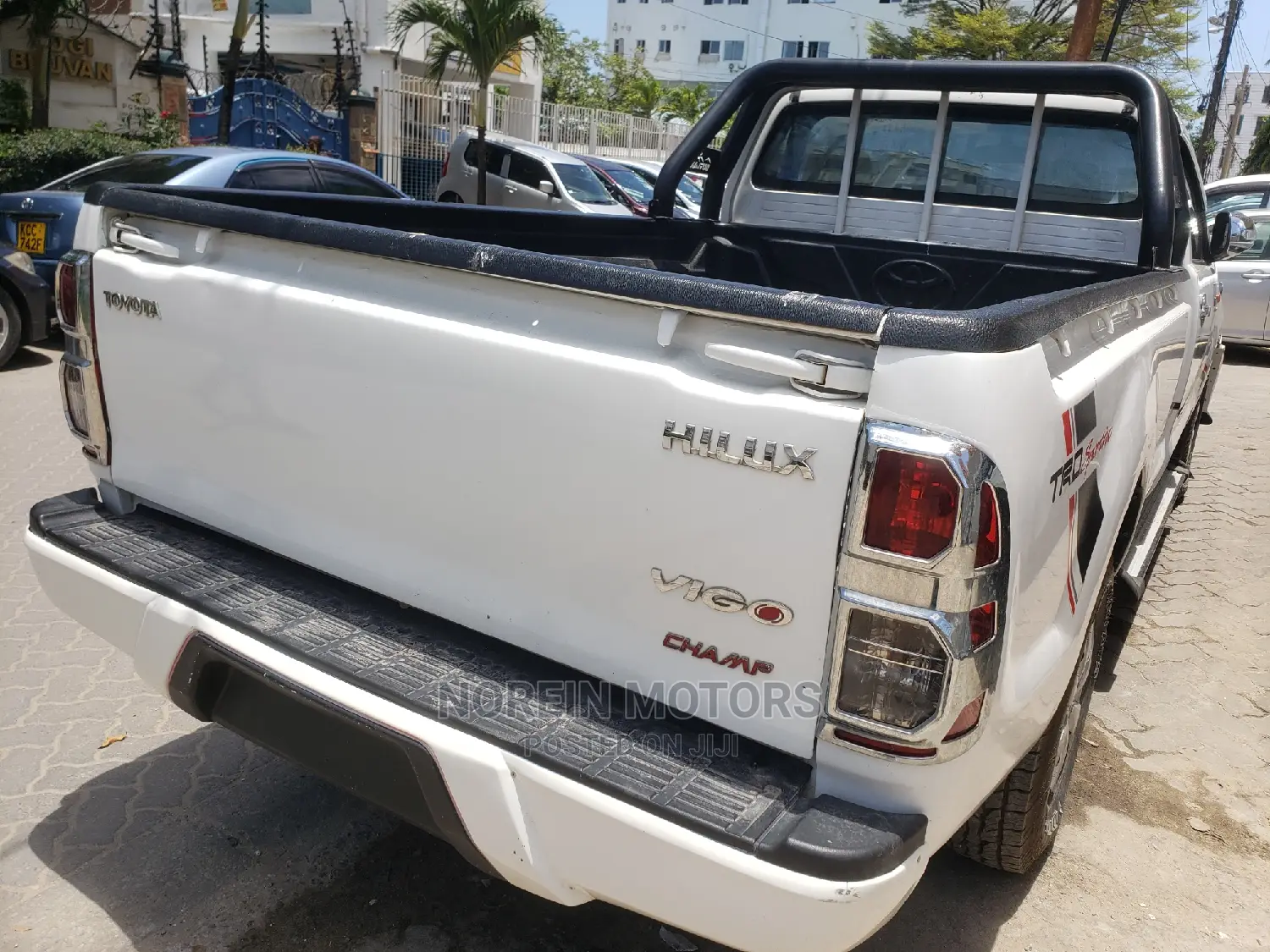 Toyota Hilux 2015 White