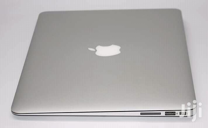 Laptop Apple MacBook Air 2GB Intel Core i5 SSD 128GB