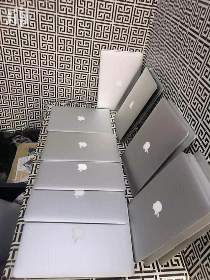 Laptop Apple MacBook Air 2GB Intel Core i5 SSD 128GB