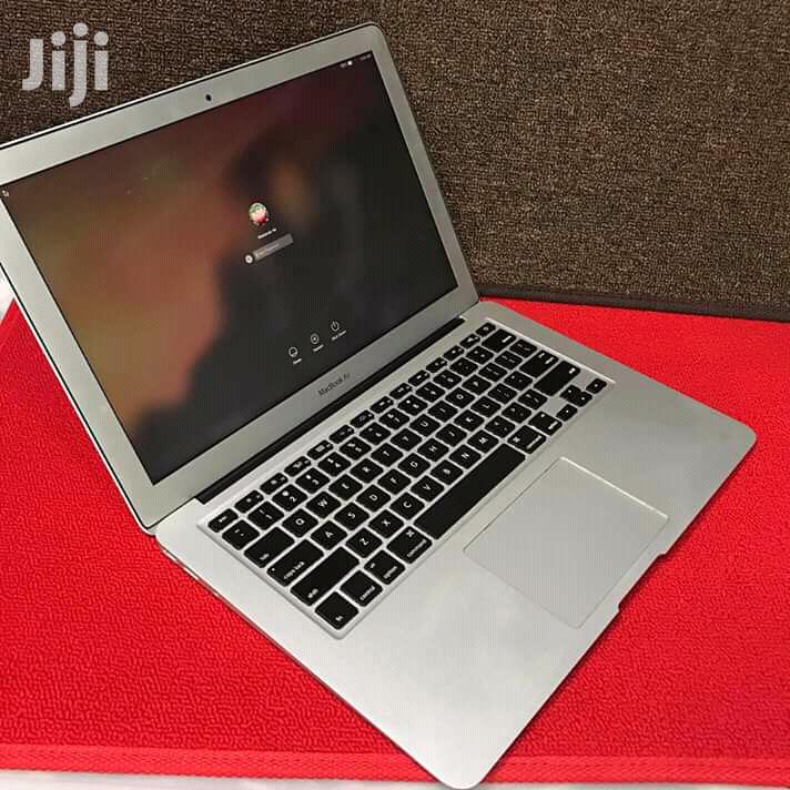 Laptop Apple MacBook Air 2GB Intel Core i5 SSD 128GB