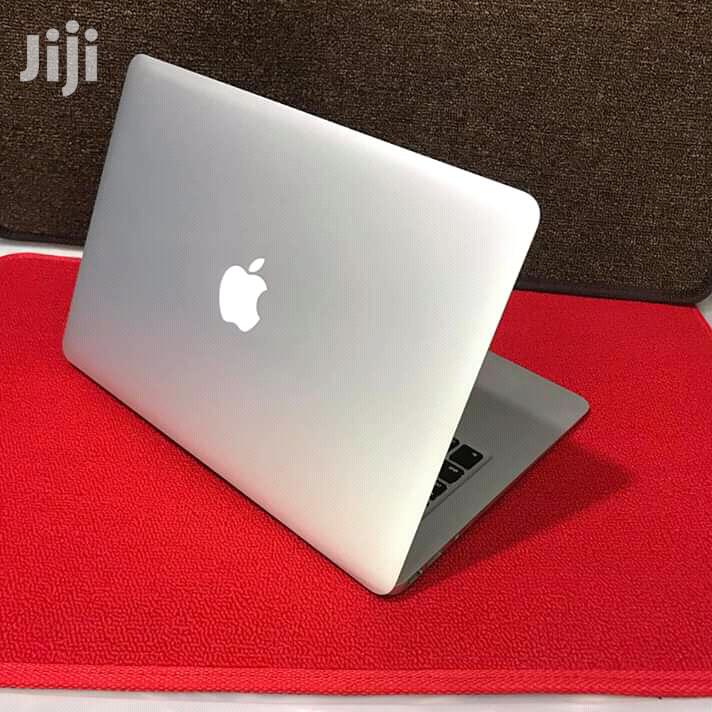Laptop Apple MacBook Air 2GB Intel Core i5 SSD 128GB