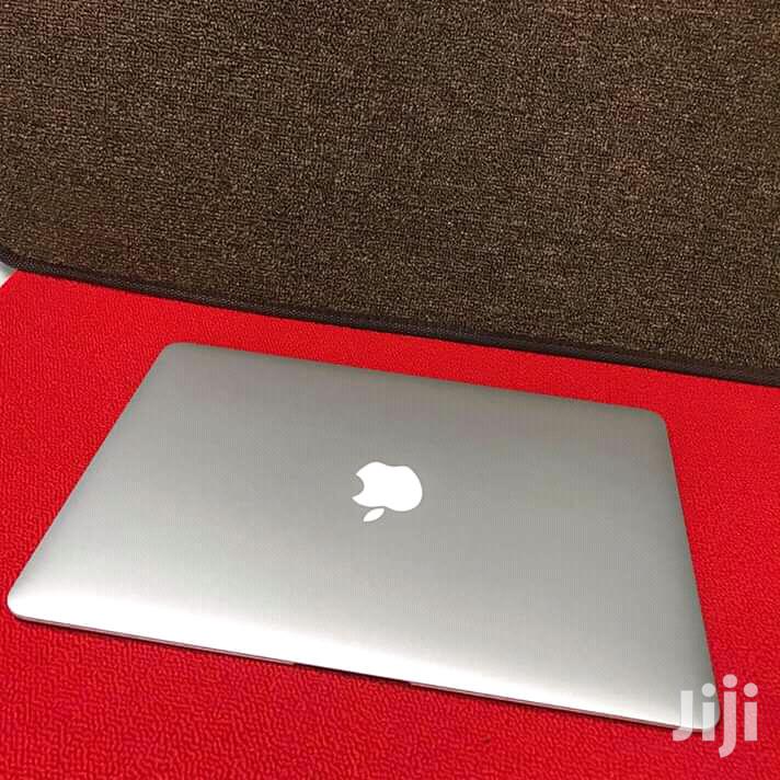 Laptop Apple MacBook Air 2GB Intel Core i5 SSD 128GB