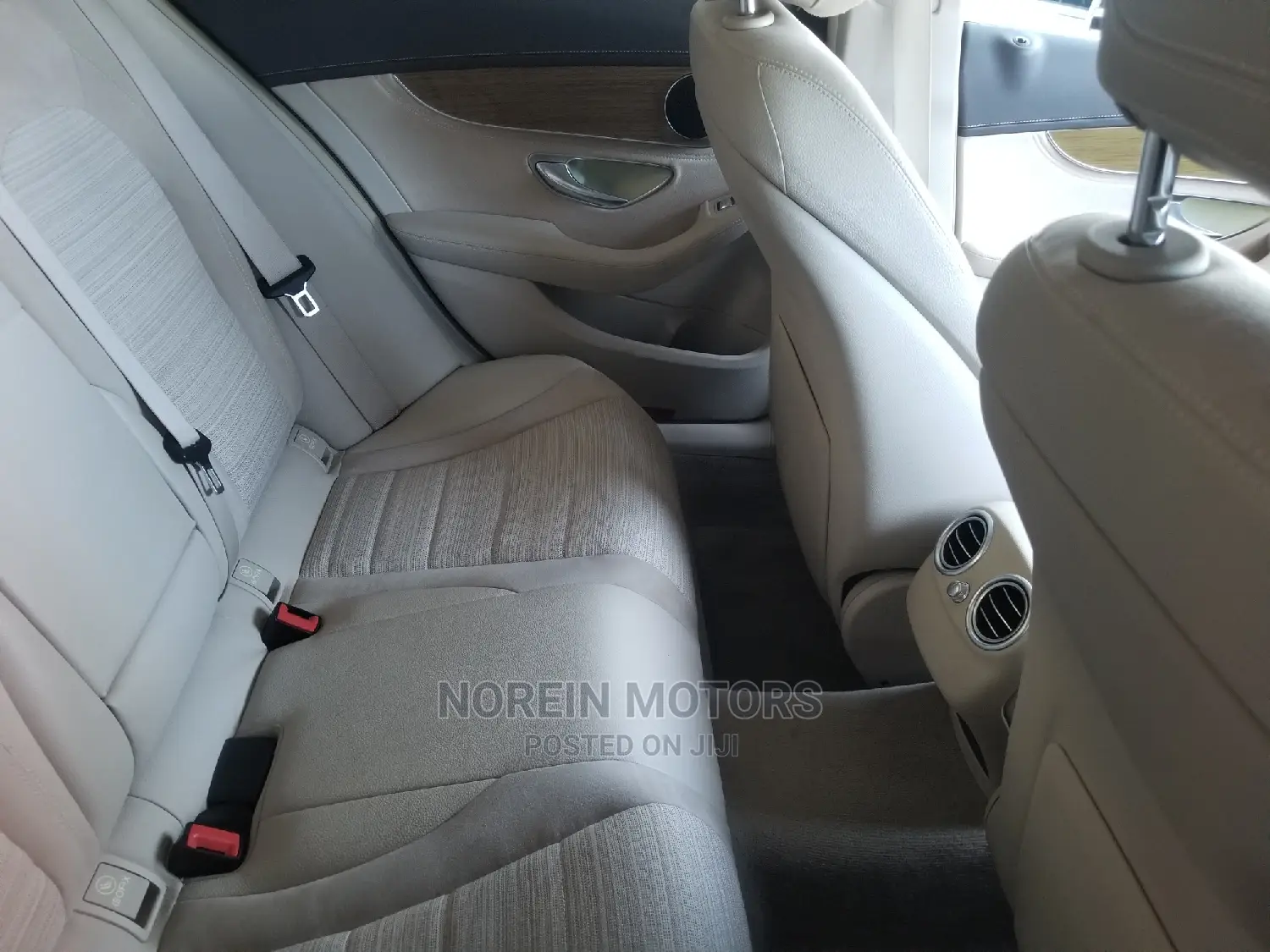 Mercedes-Benz C200 2016 Red