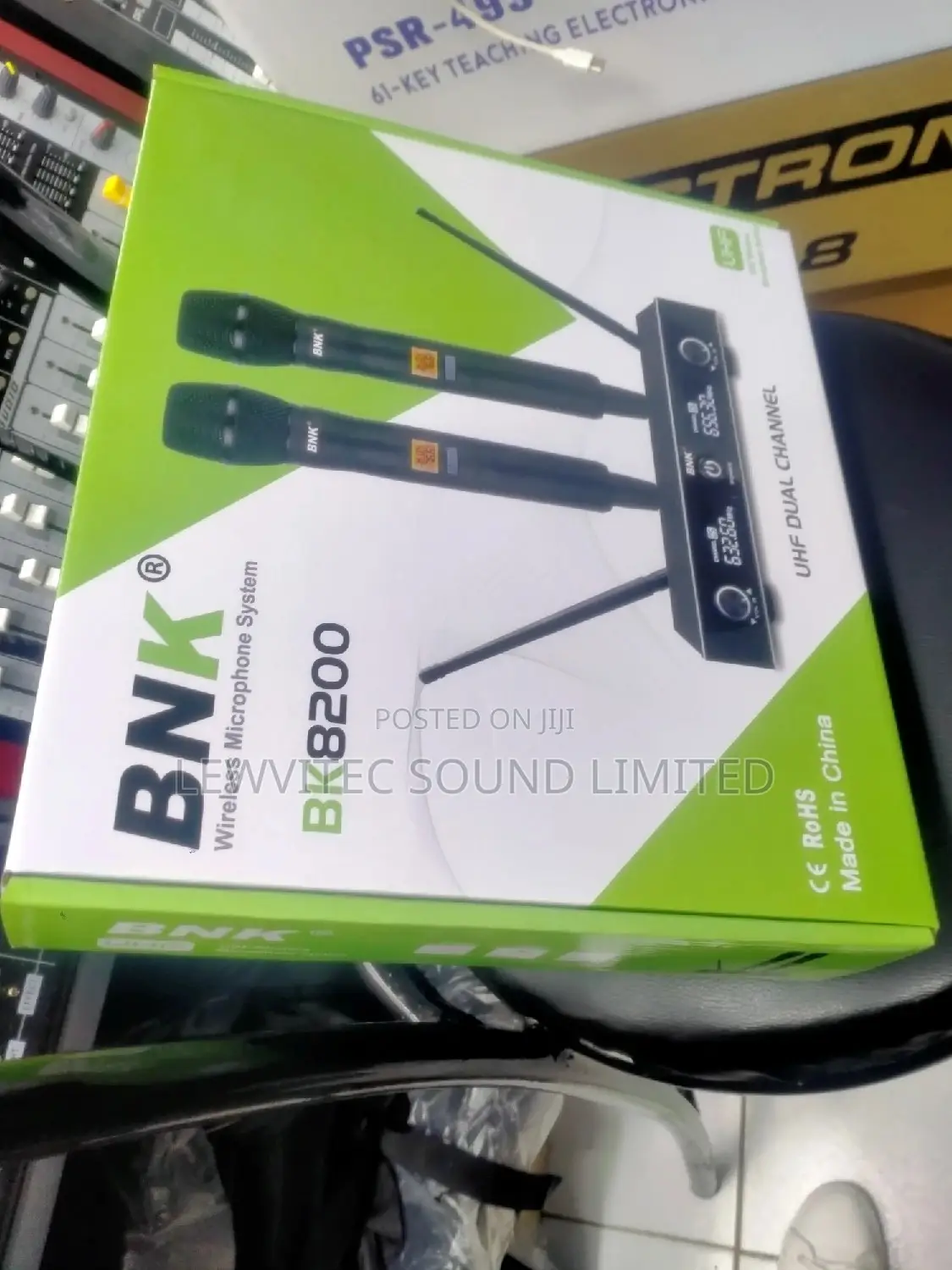 Bnk Wireless Microphone 8200