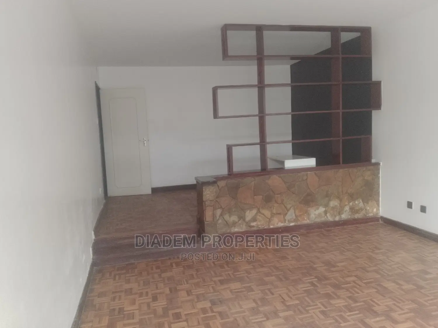 Commercial Maissionette to Let in Riara Rd