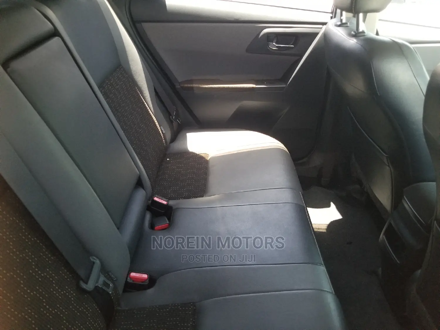 Toyota Auris 2015 Purple