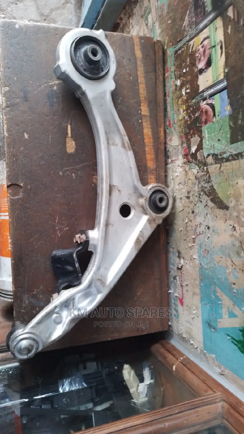 Nissan Teana Control Arm.