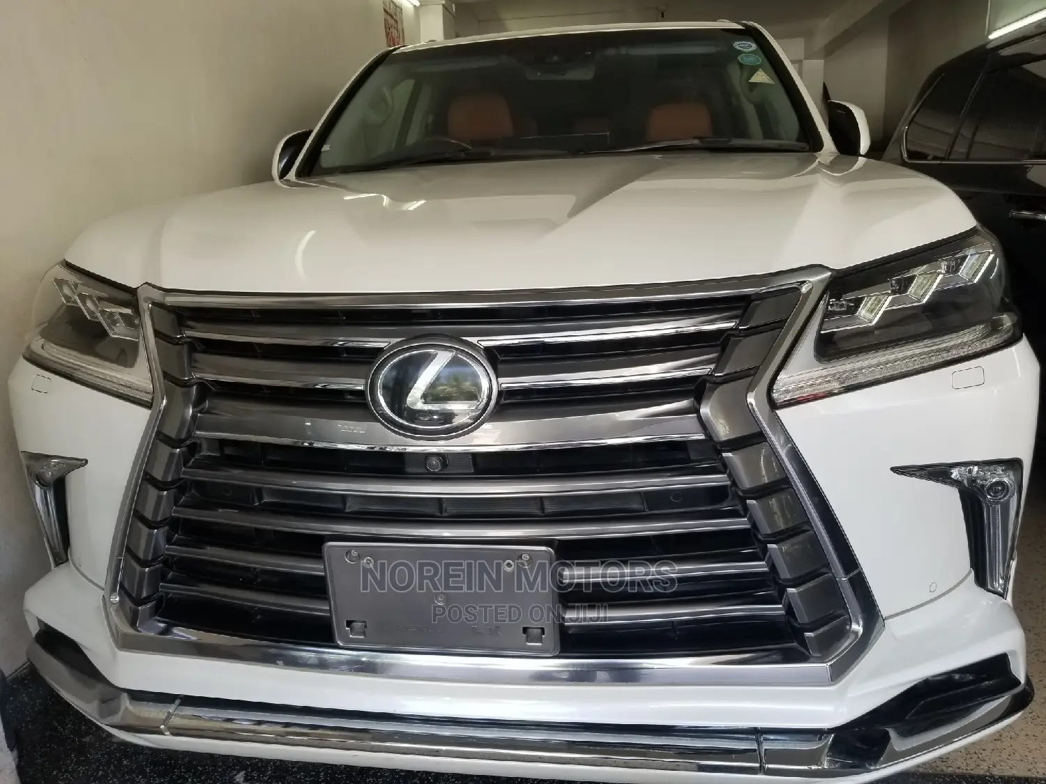 Lexus LX 570 (5 seats) AWD 2017 White