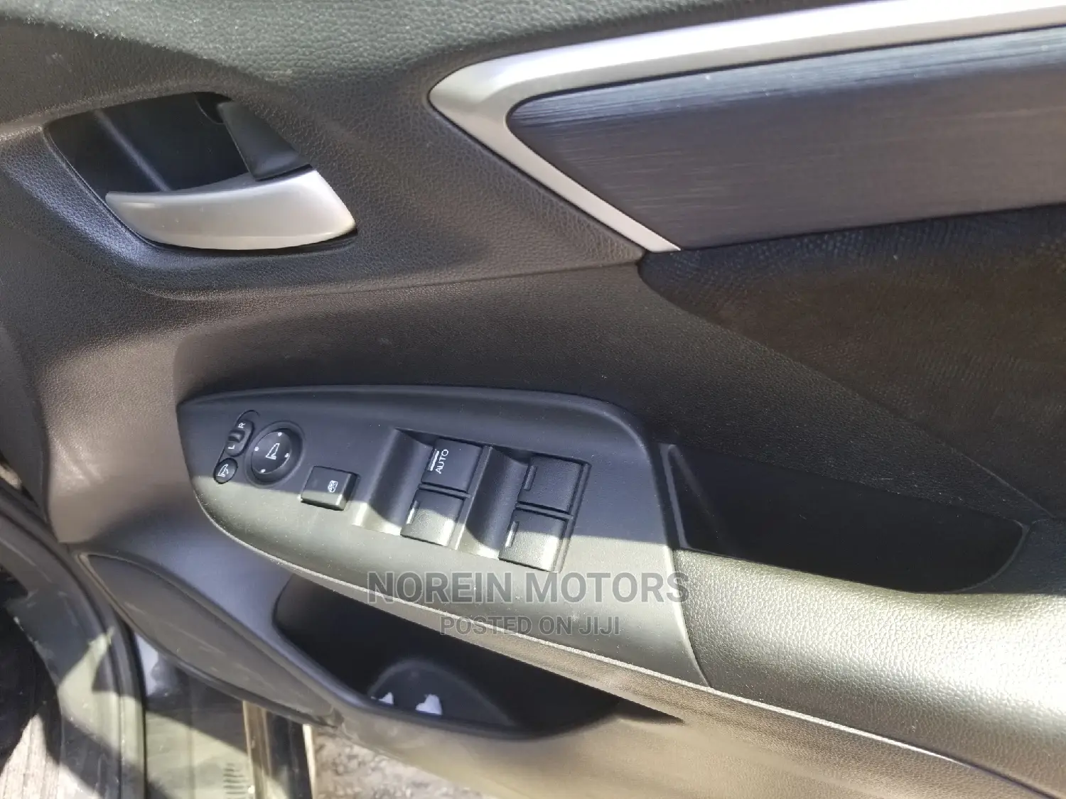 Honda Fit Shuttle 1.5 Hybrid 4WD 2015 Black