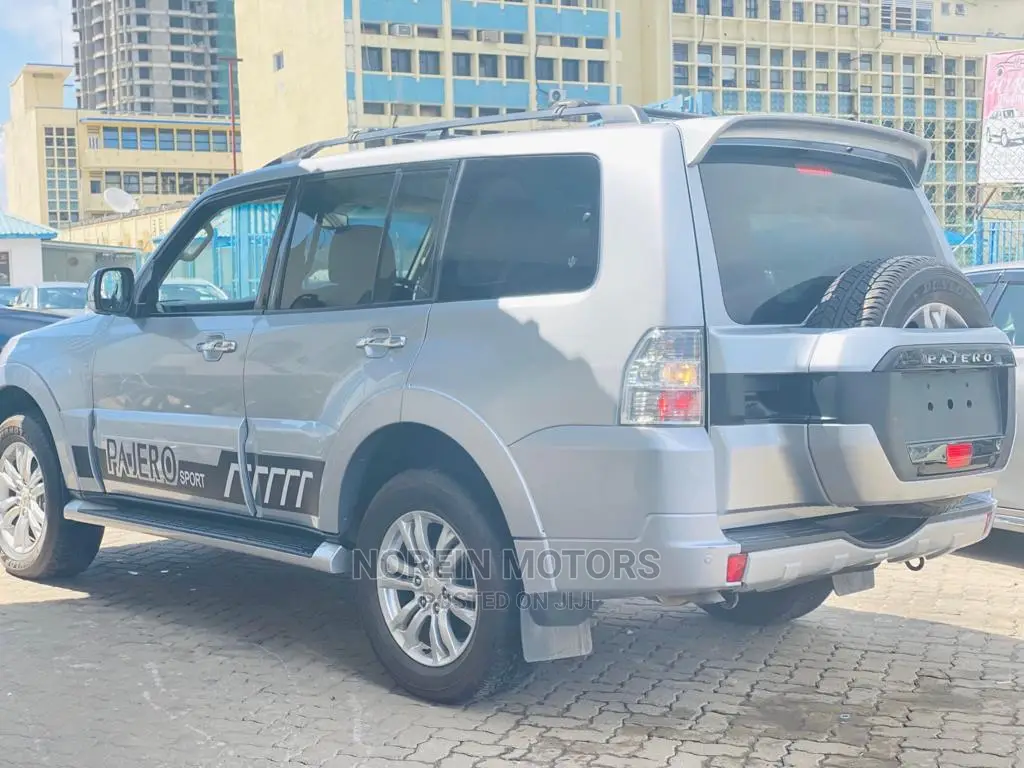 Mitsubishi Pajero 2015 Silver