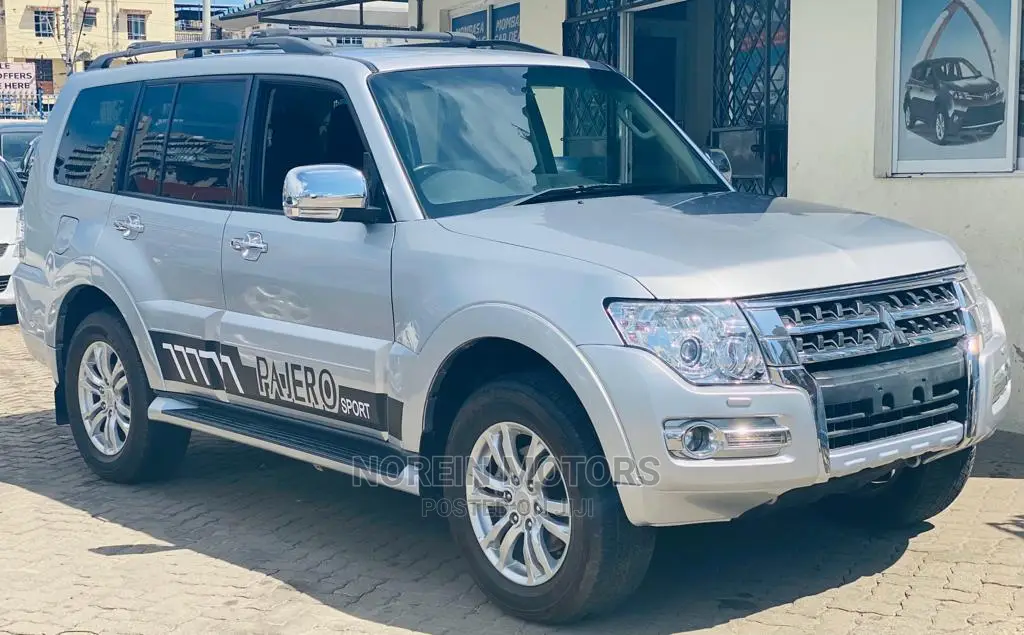 Mitsubishi Pajero 2015 Silver
