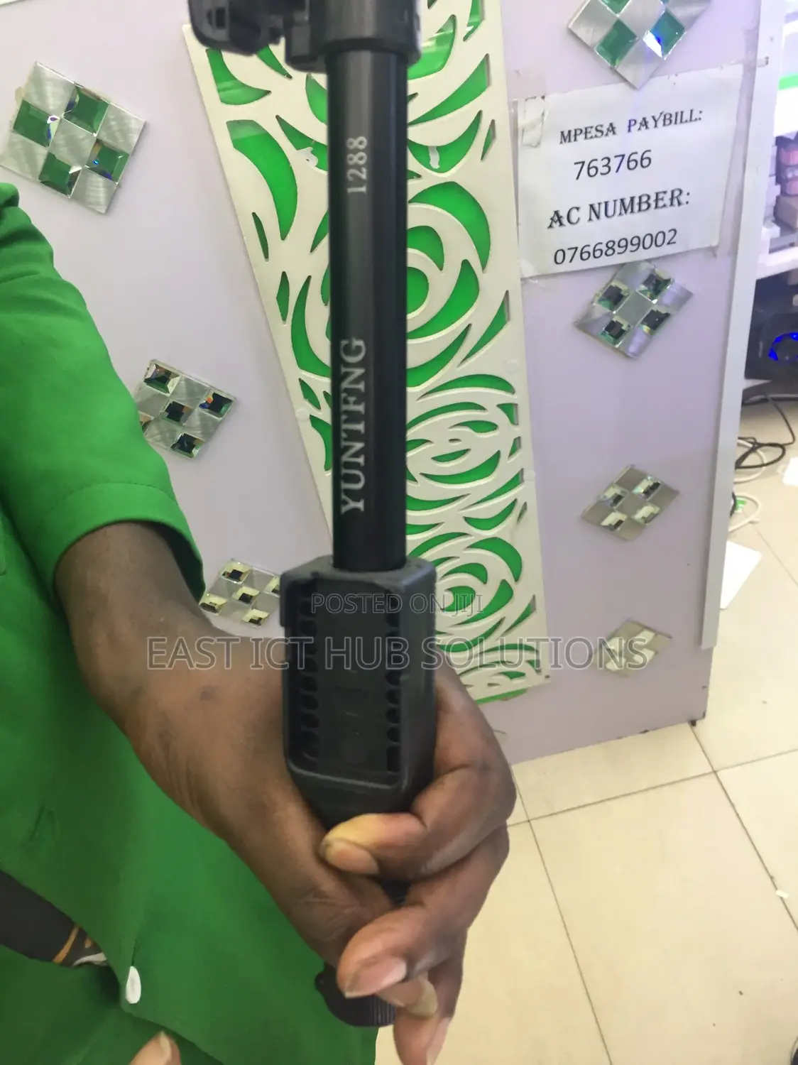 Bluetooth Selfie Stick , 1.5M Long Black