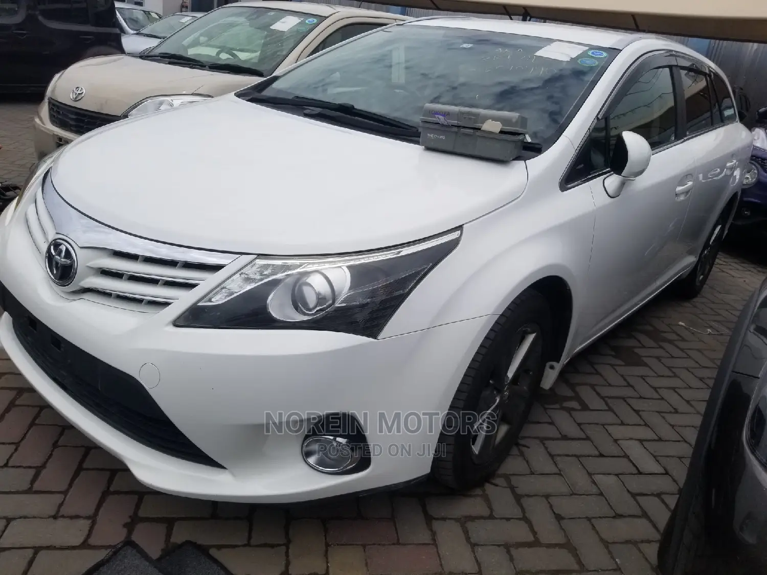 Toyota Avensis 2015 White