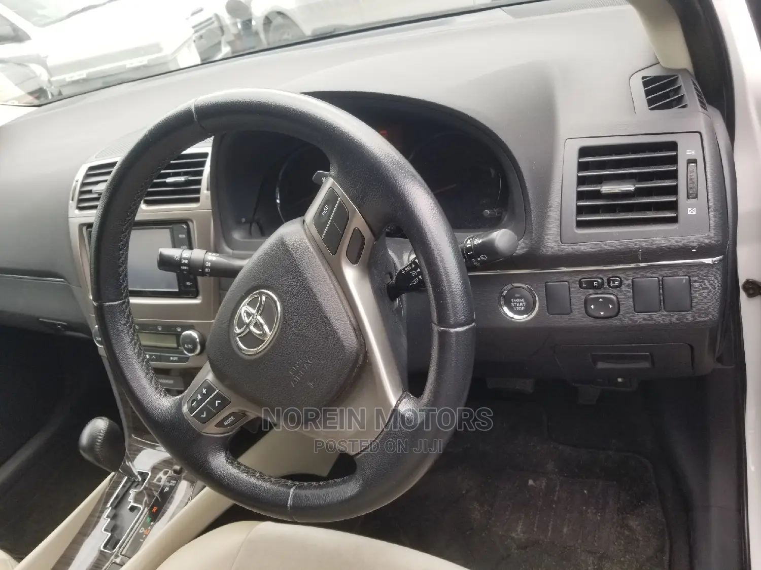 Toyota Avensis 2015 White