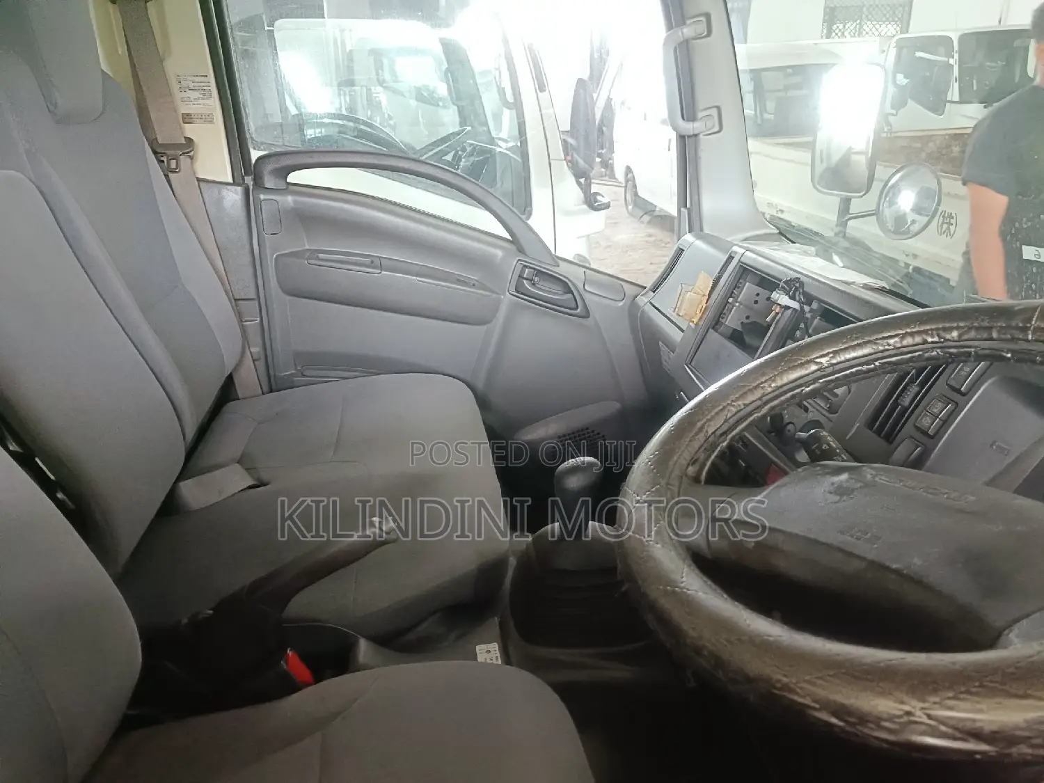 Isuzu ELF Truck 2015 White