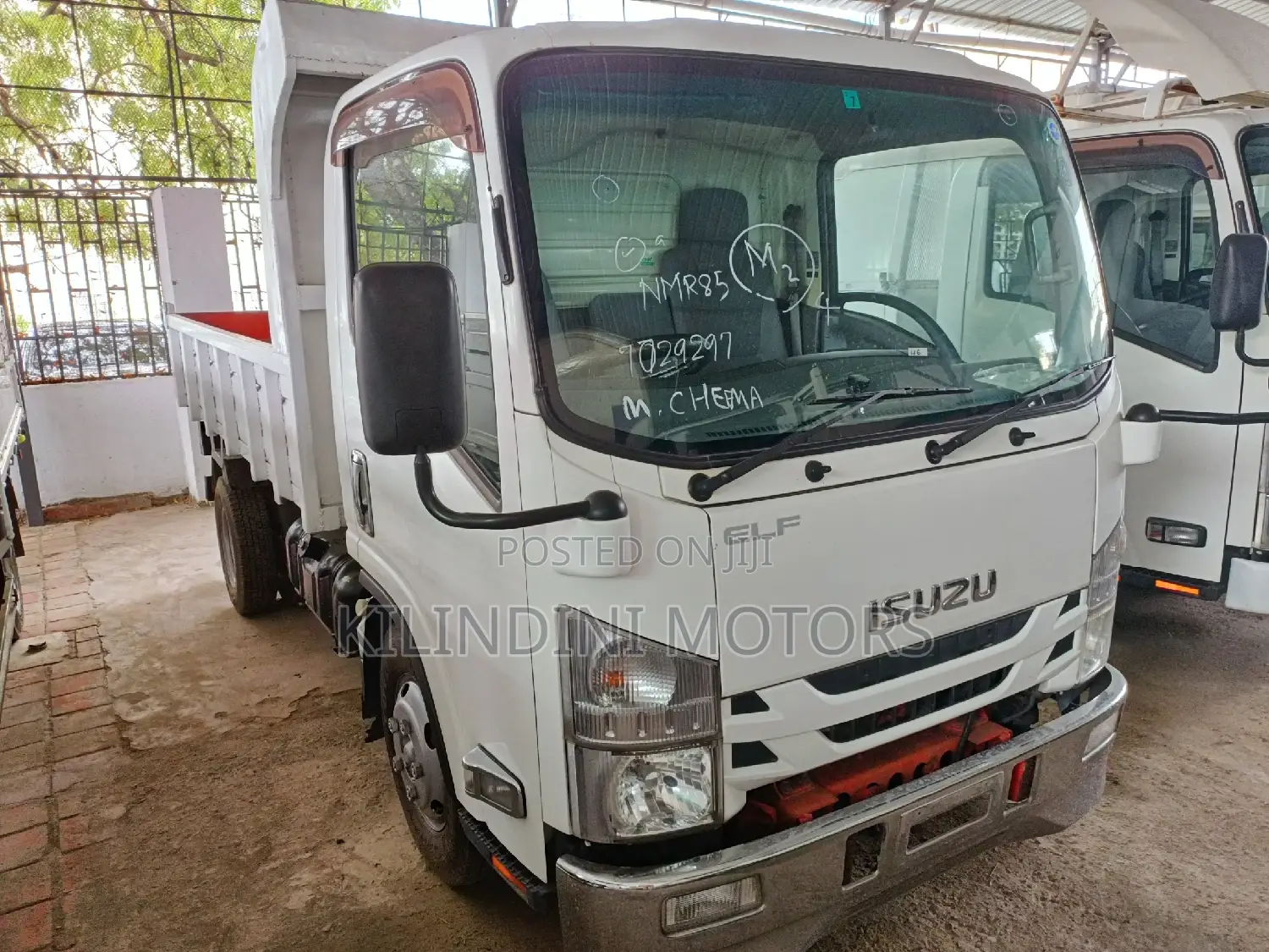 Isuzu ELF Truck 2015 White