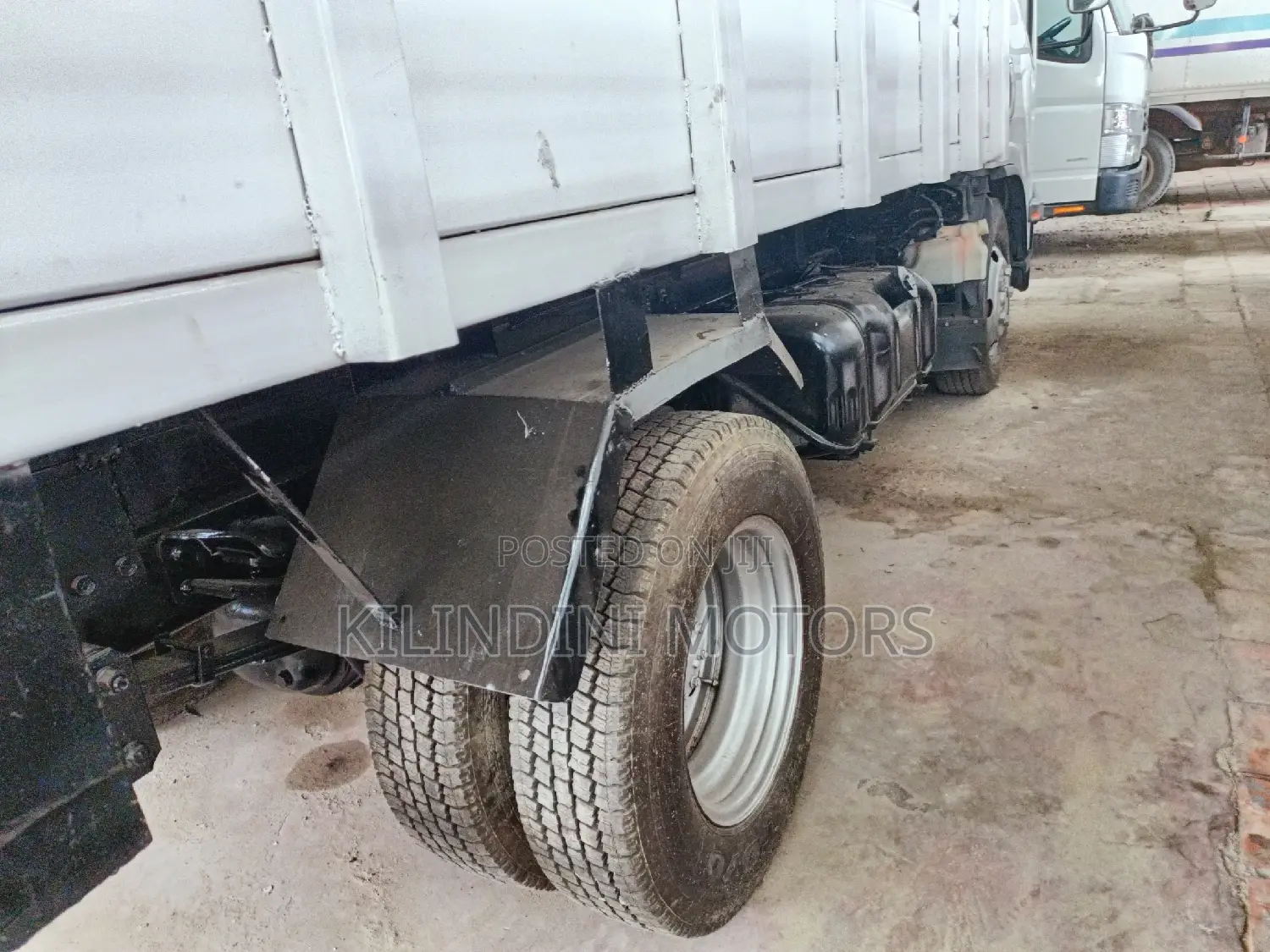 Isuzu ELF Truck 2015 White
