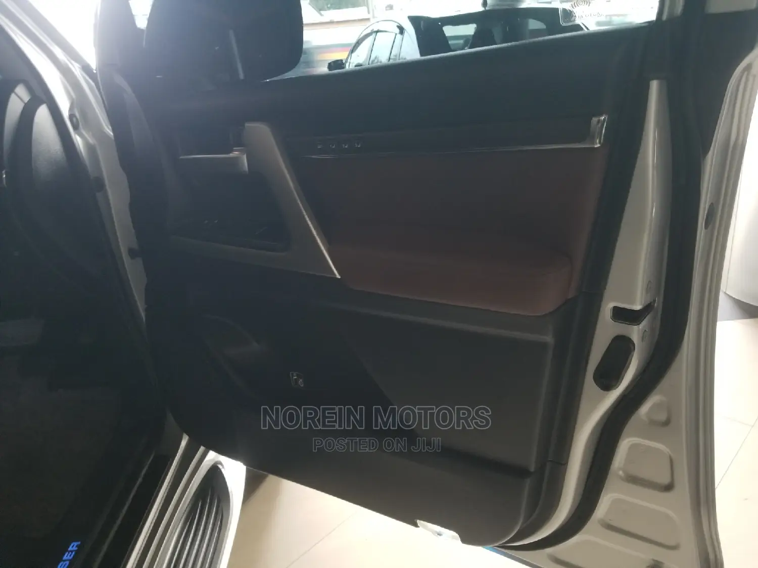 Toyota Land Cruiser 4.6 V8 ZX 2015 Silver