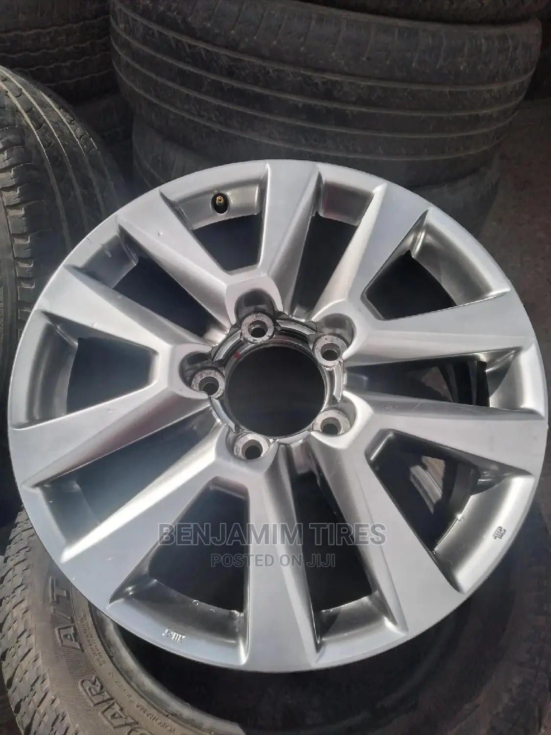 Original Rim Size 20 Inch for Landcruiser V8.