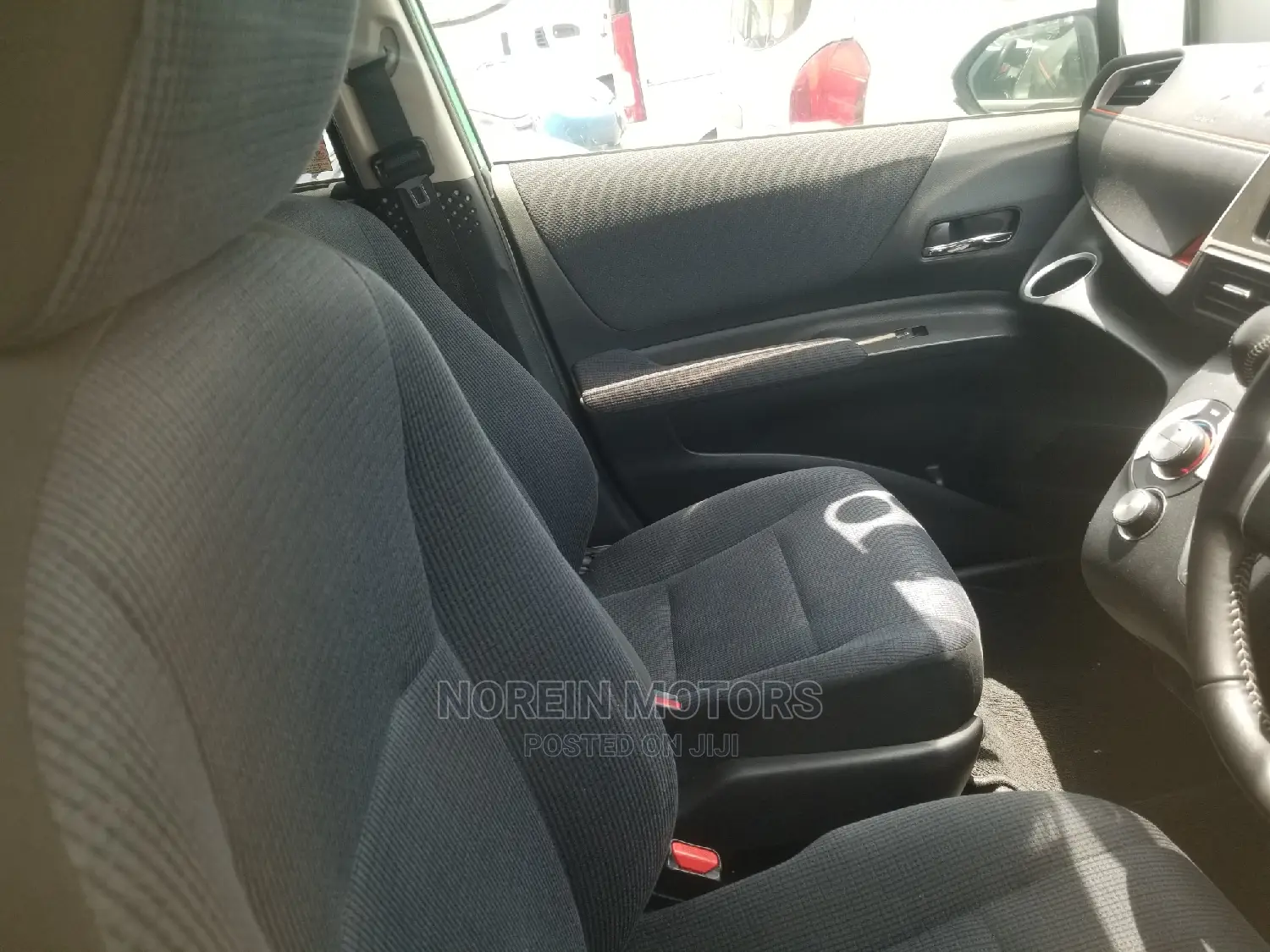 Toyota Sienta 1.5 AWD (6-Seater) 2015 Green