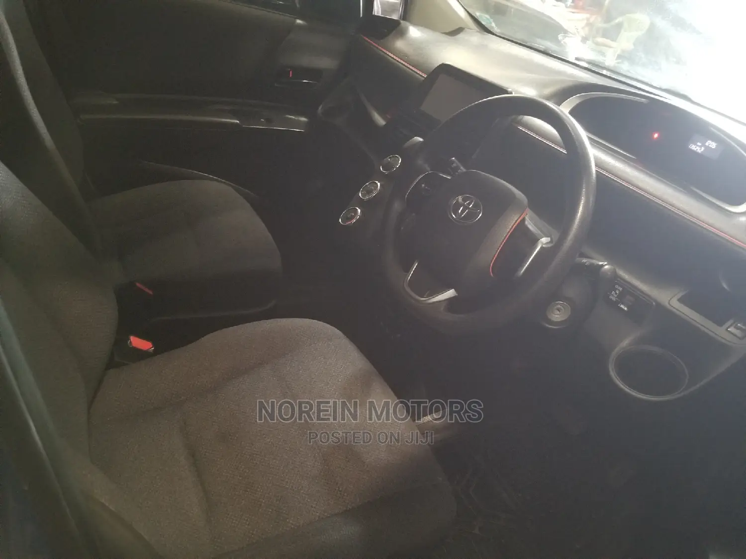 Toyota Sienta 1.5 FWD 2014 Blue