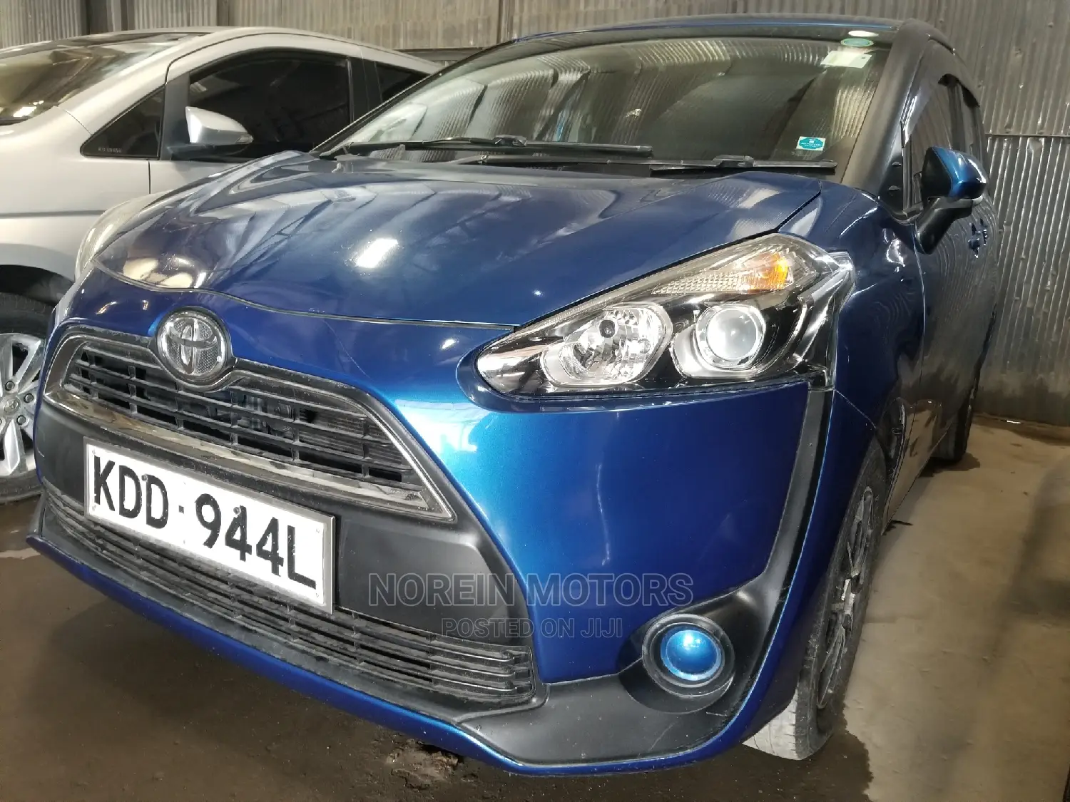 Toyota Sienta 1.5 FWD 2014 Blue
