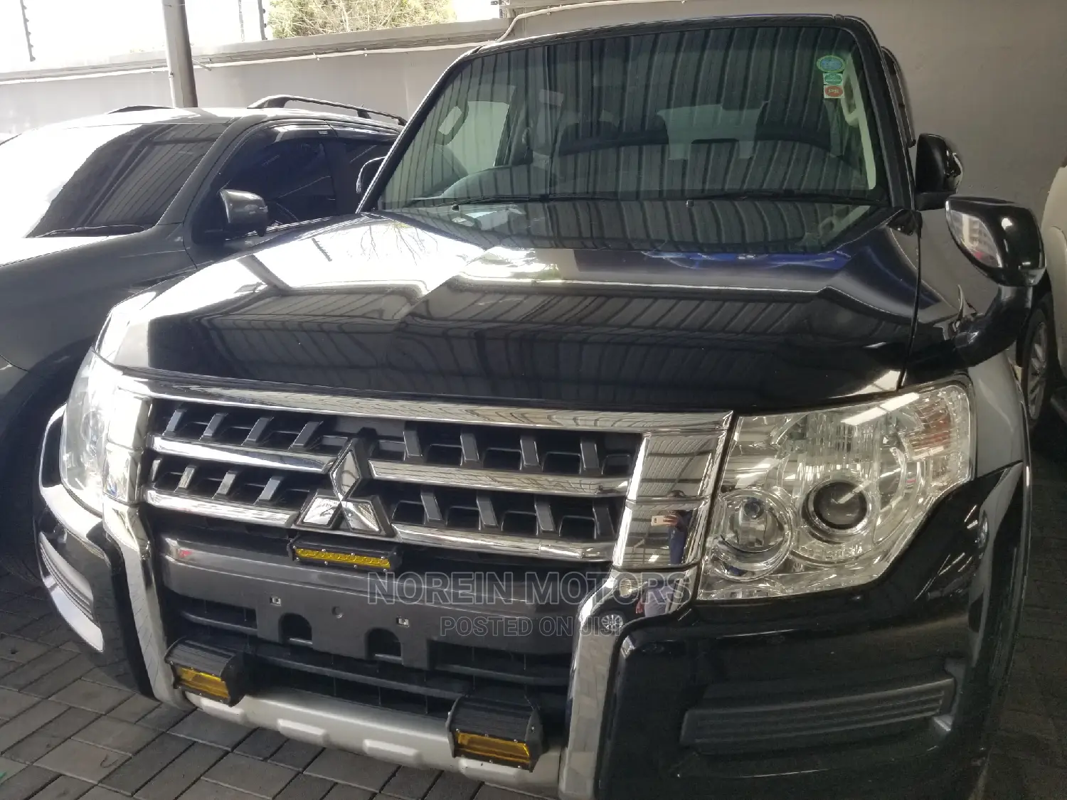 Mitsubishi Pajero V80 3.2 DI-D 2015 Black