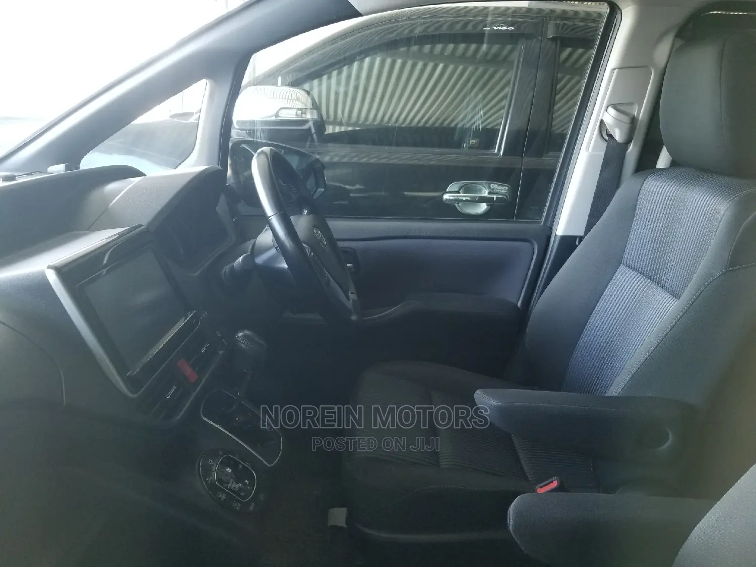 Toyota Voxy 2015 Blue
