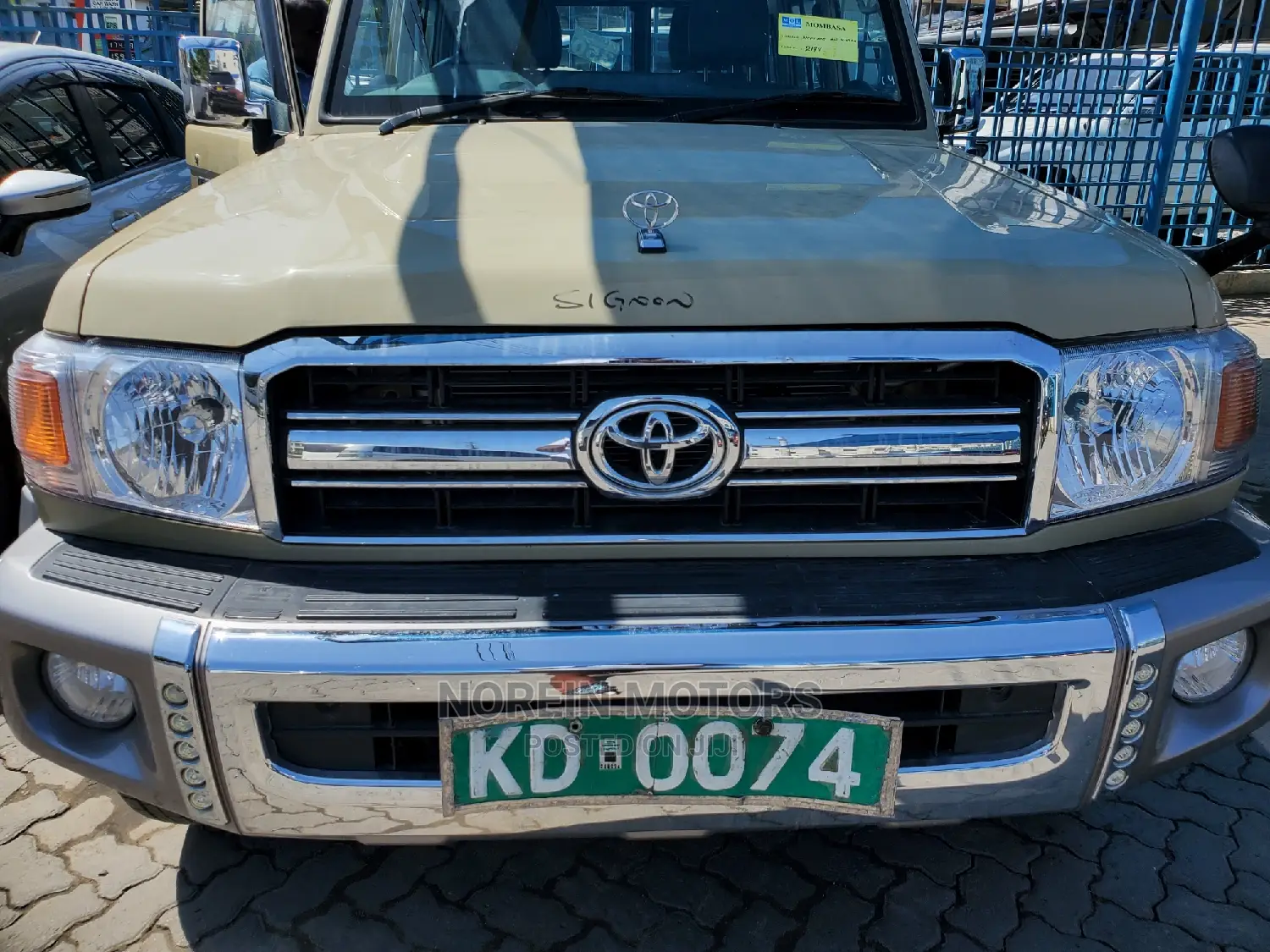 Toyota Land Cruiser 2015 Yellow