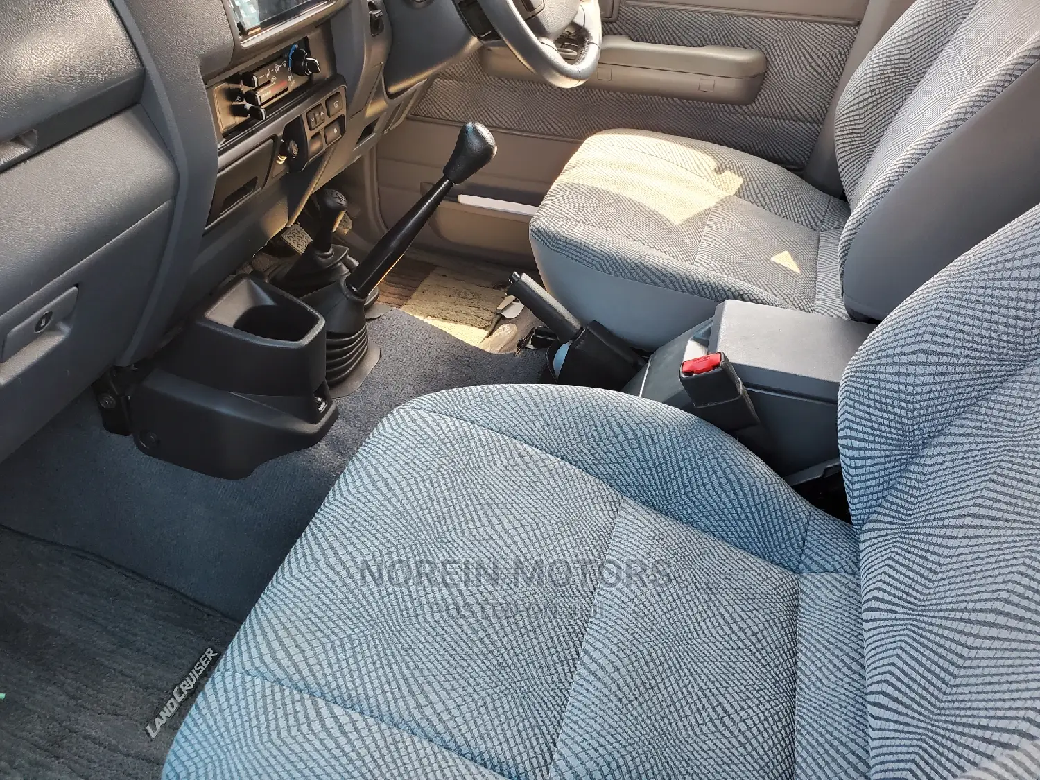 Toyota Land Cruiser 2015 Yellow