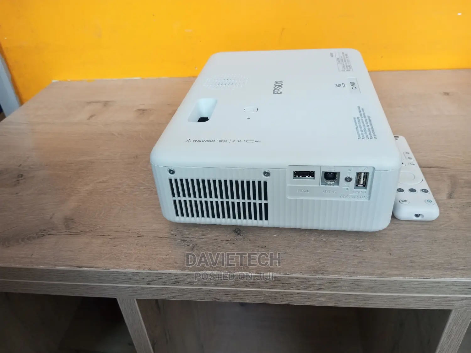 Brand New EPSON Co-W01 Projector