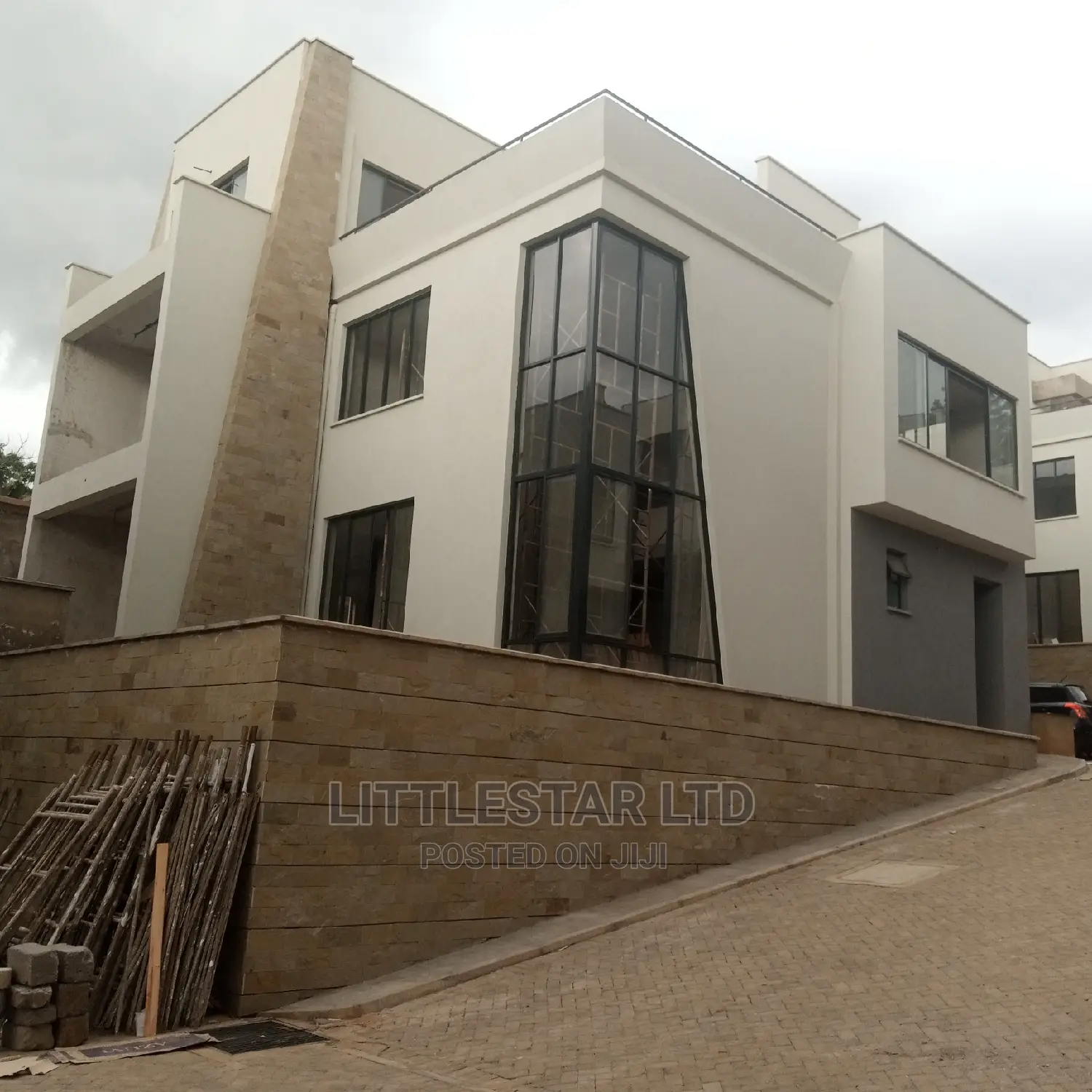 10bdrm Villa in Muthangari for Sale