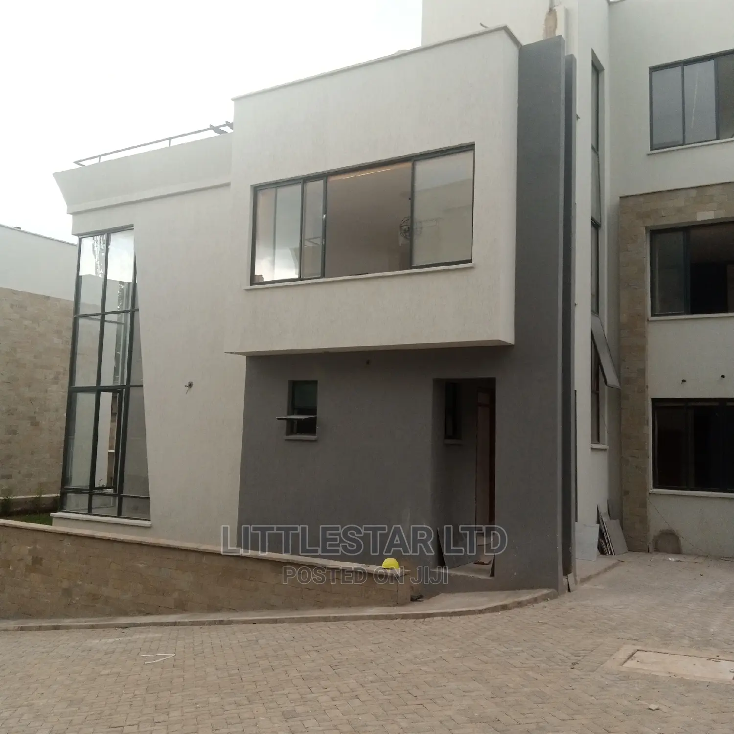 10bdrm Villa in Muthangari for Sale
