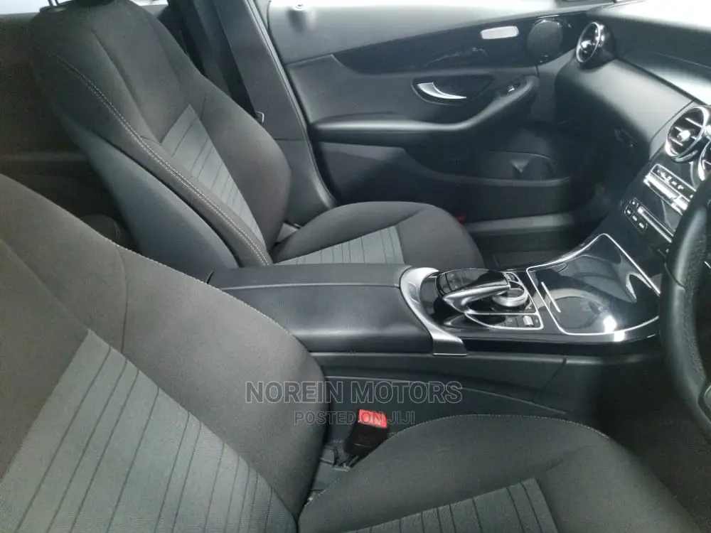 Mercedes-Benz C180 2016 Brown