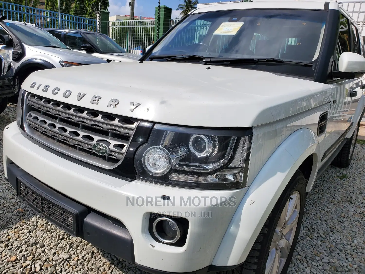 Land Rover Discovery 2015 Off White