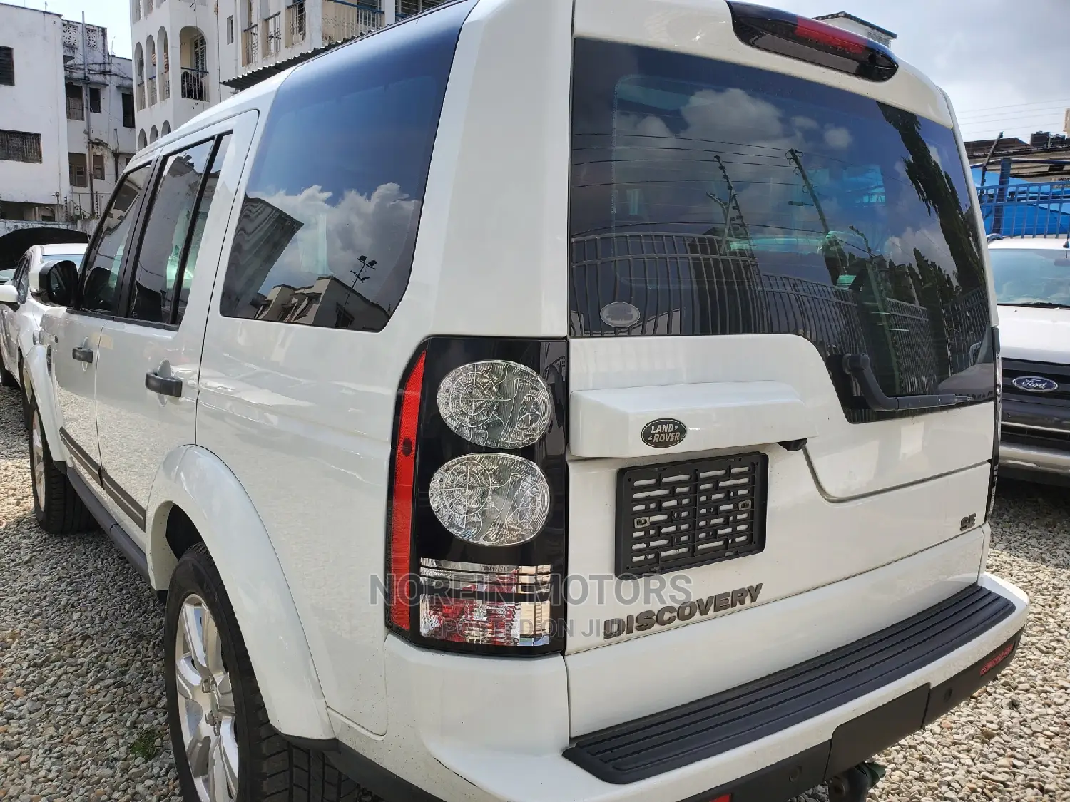 Land Rover Discovery 2015 Off White