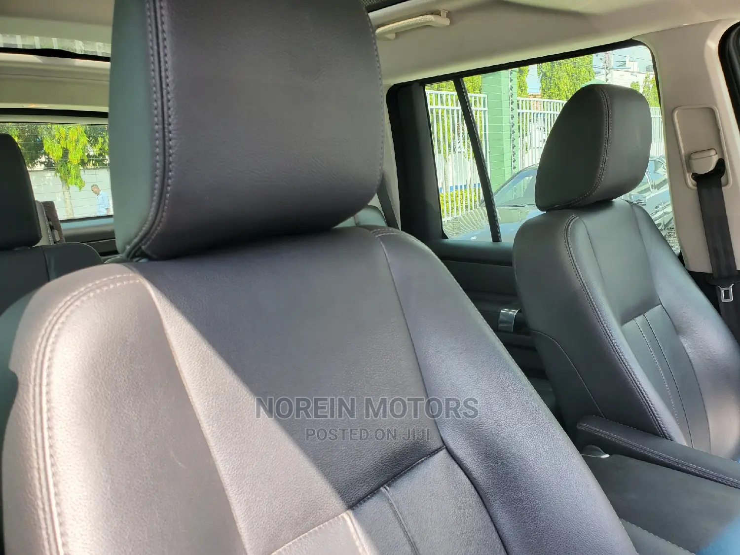 Land Rover Discovery 2015 Off White