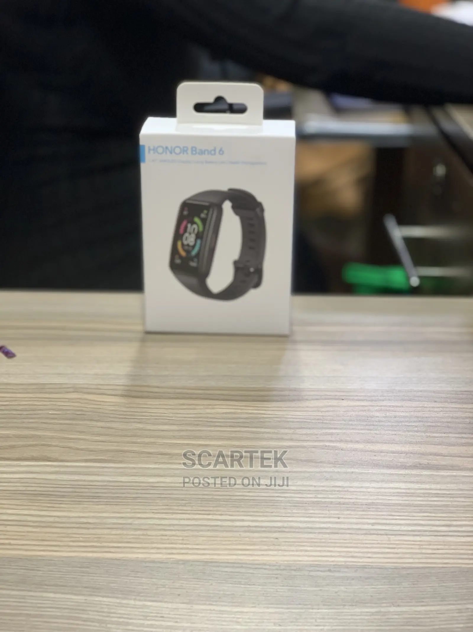 Band 6 by Honor Black(New)