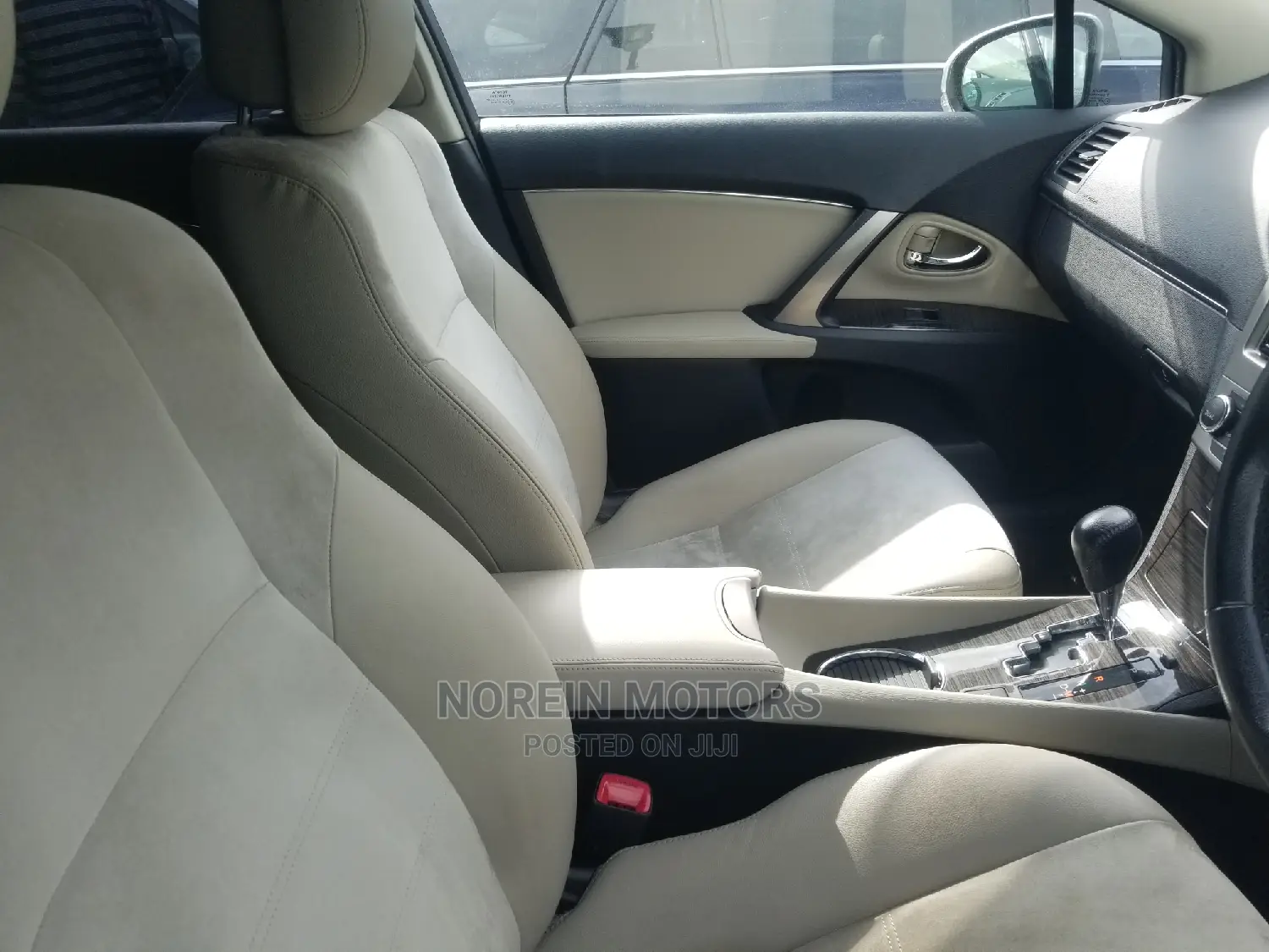 Toyota Avensis 2015 Silver