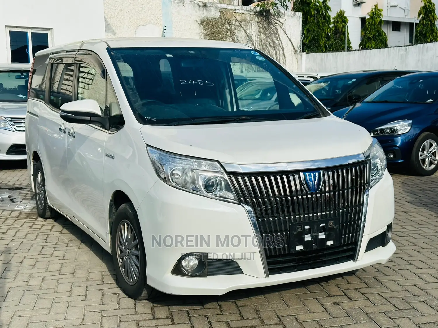 Toyota Esquire 2015 White