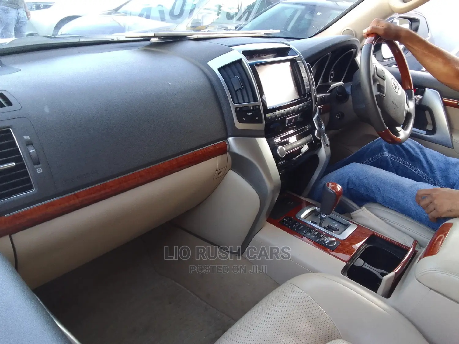 Toyota Land Cruiser 2014 White