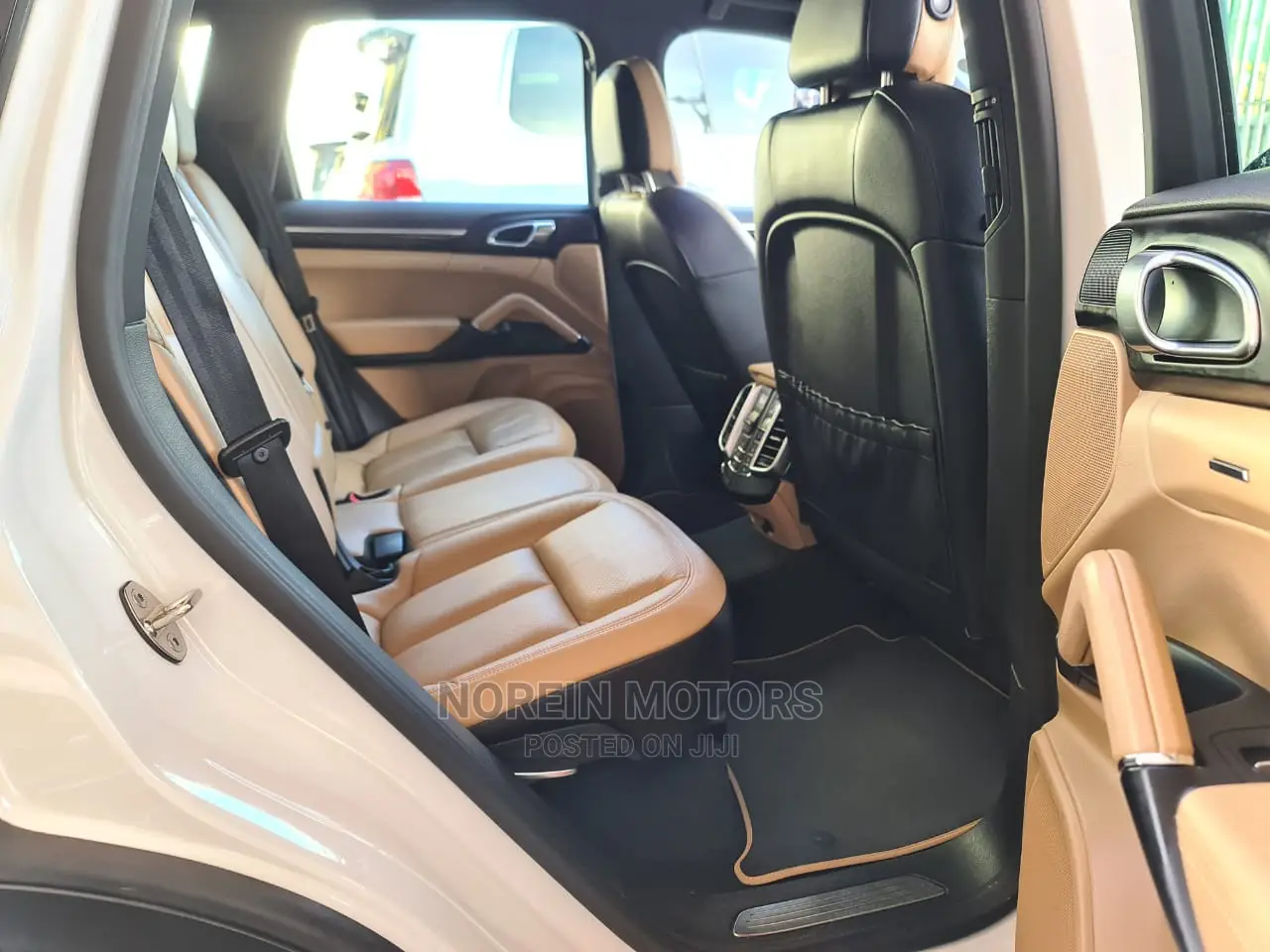 Porsche Cayenne 2015 Ivory