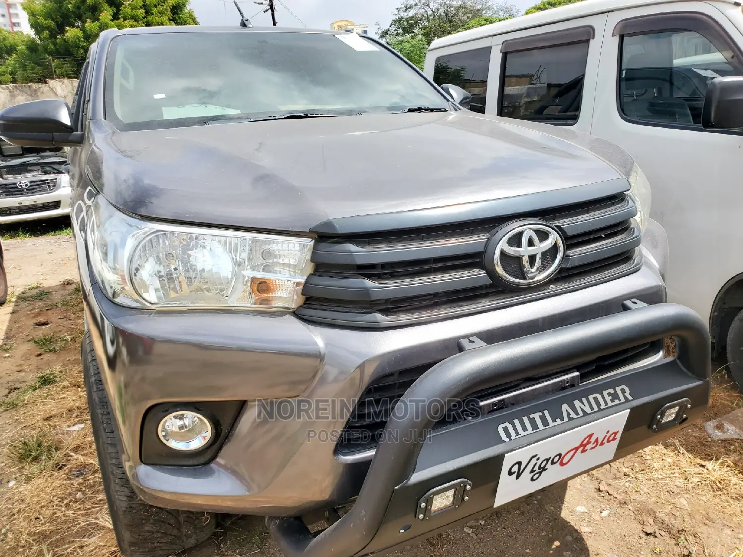 Toyota Hilux 2016 Gray
