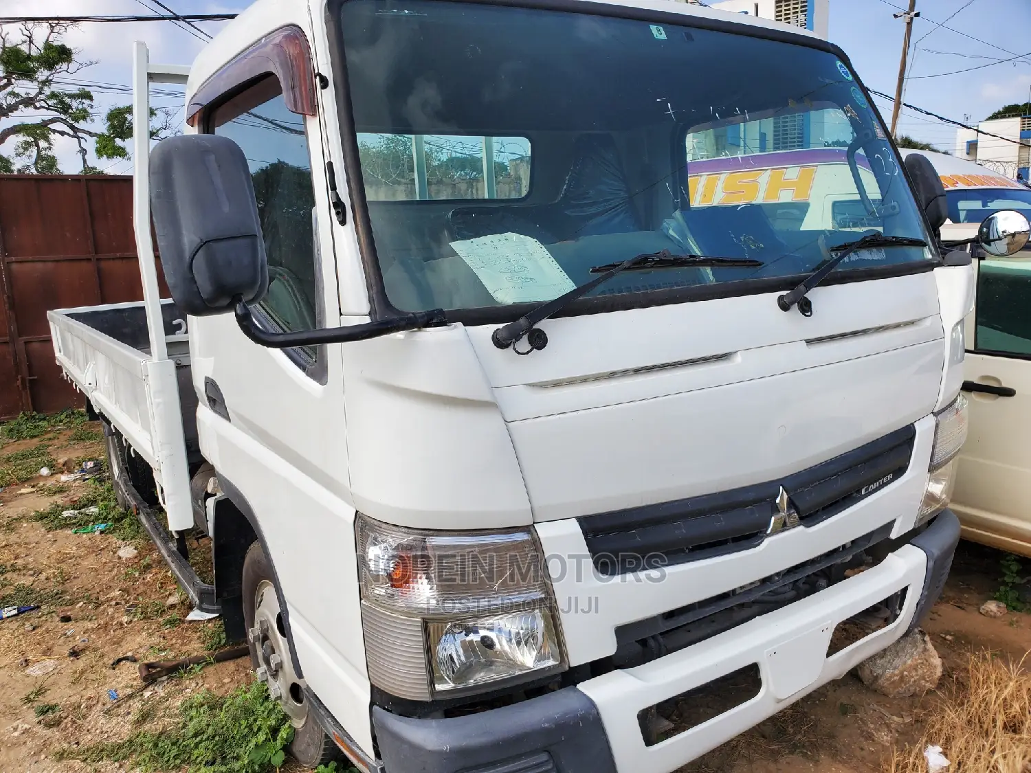 Mitsubishi Canter 2015 Off White