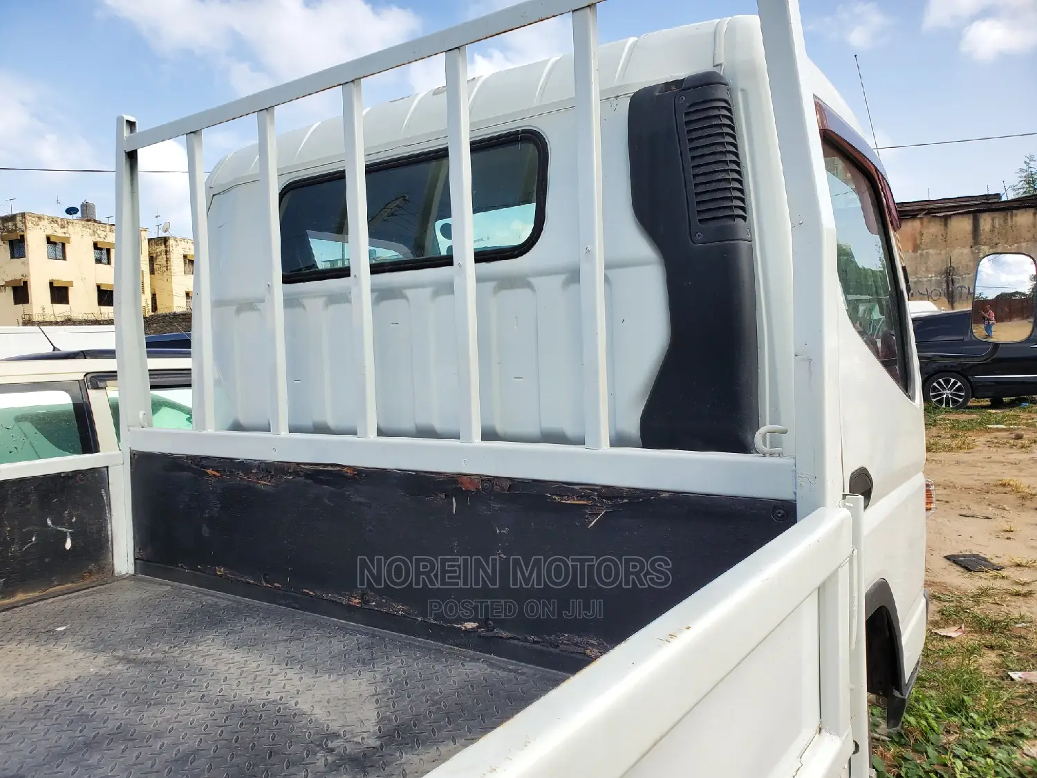 Mitsubishi Canter 2015 Off White