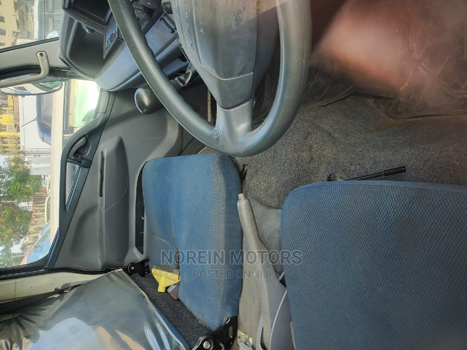 Mitsubishi Canter 2015 Off White