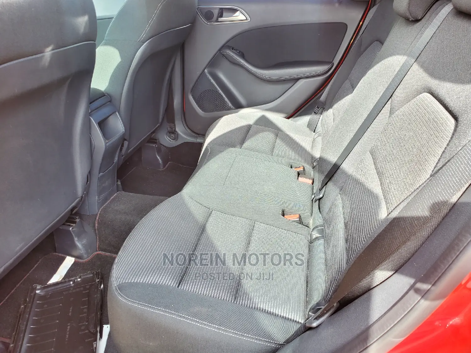 Mercedes-Benz B-Class 2015 Red